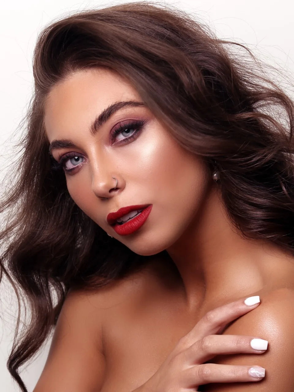 Glowing shoulders and soft waves after a studio tan