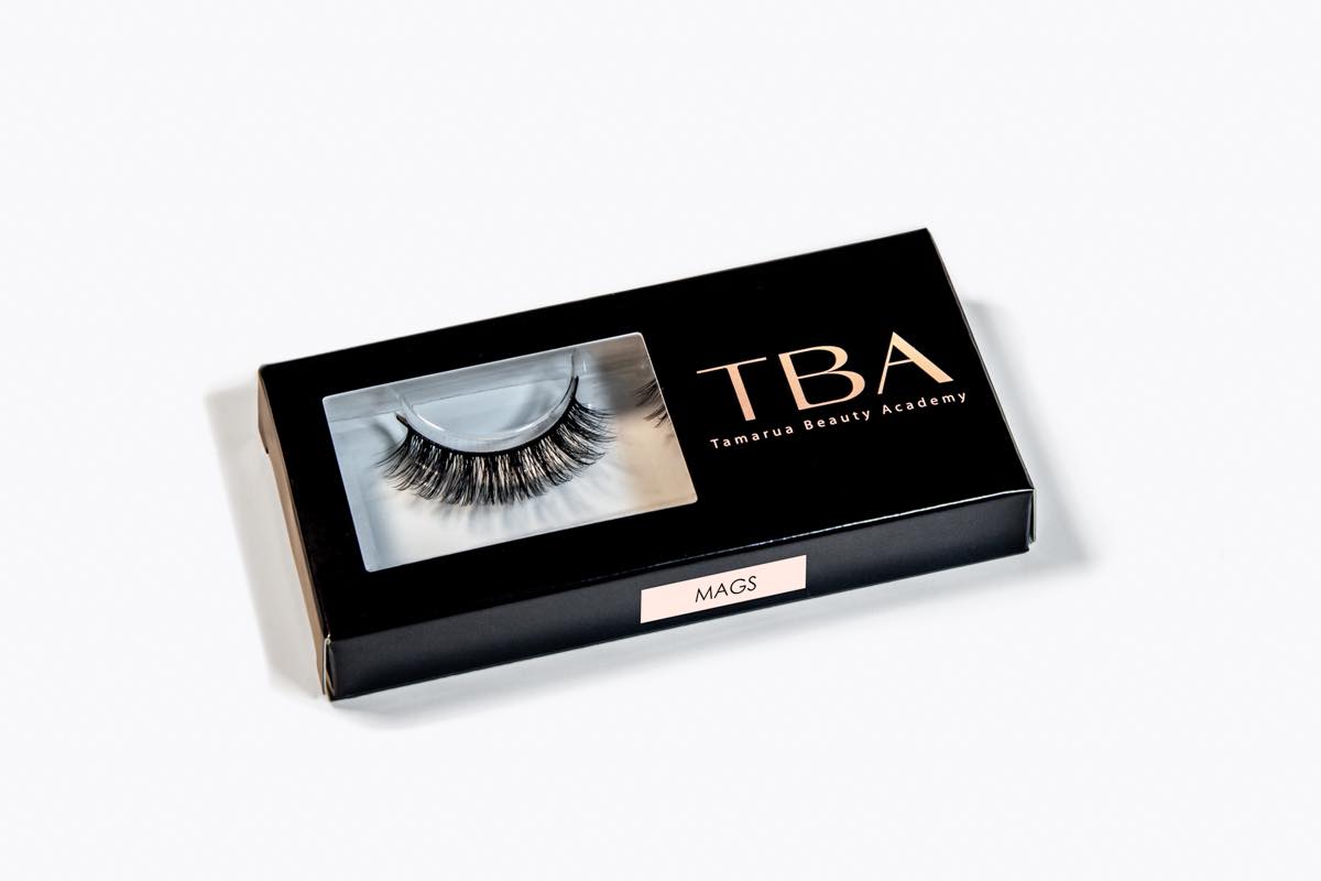 Our most natural syntethic lash that blends perfectly into your natural lashes.